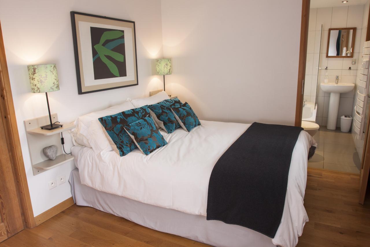 Room 4 - BIRCH. Double. Ensuite bath/shower