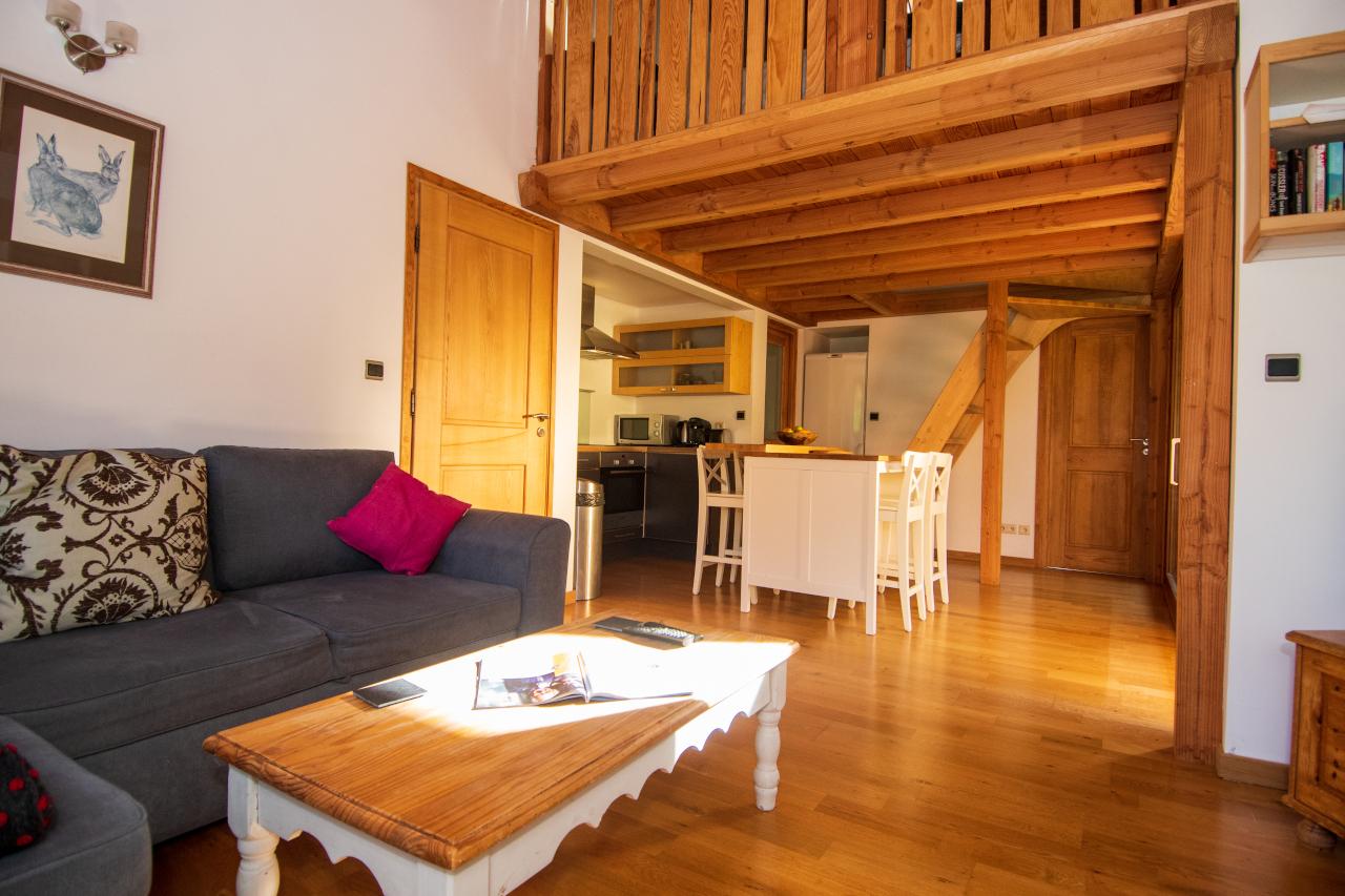Open plan living area with Smart TV with UK Freeview and Netflix